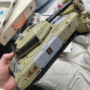 XDUOYJOY U.S. Army Giant Military Tank With 5 Open Hatches- Helipad- Tank Store